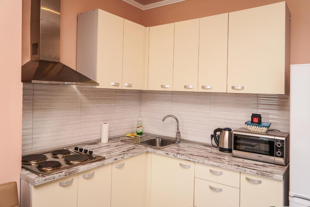 Cozy Apartment In A New Building Close To The Downtown Kyiv Exterior photo