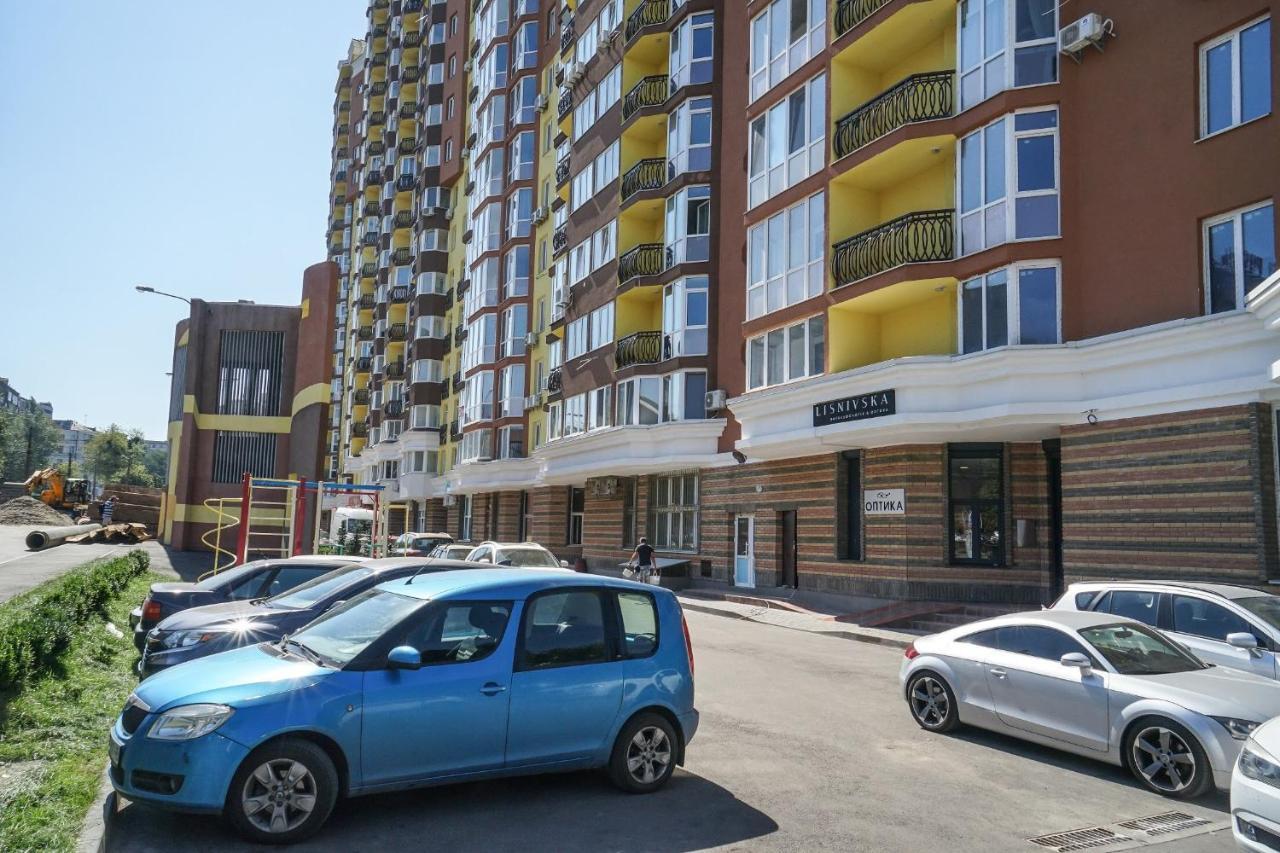 Cozy Apartment In A New Building Close To The Downtown Kyiv Exterior photo