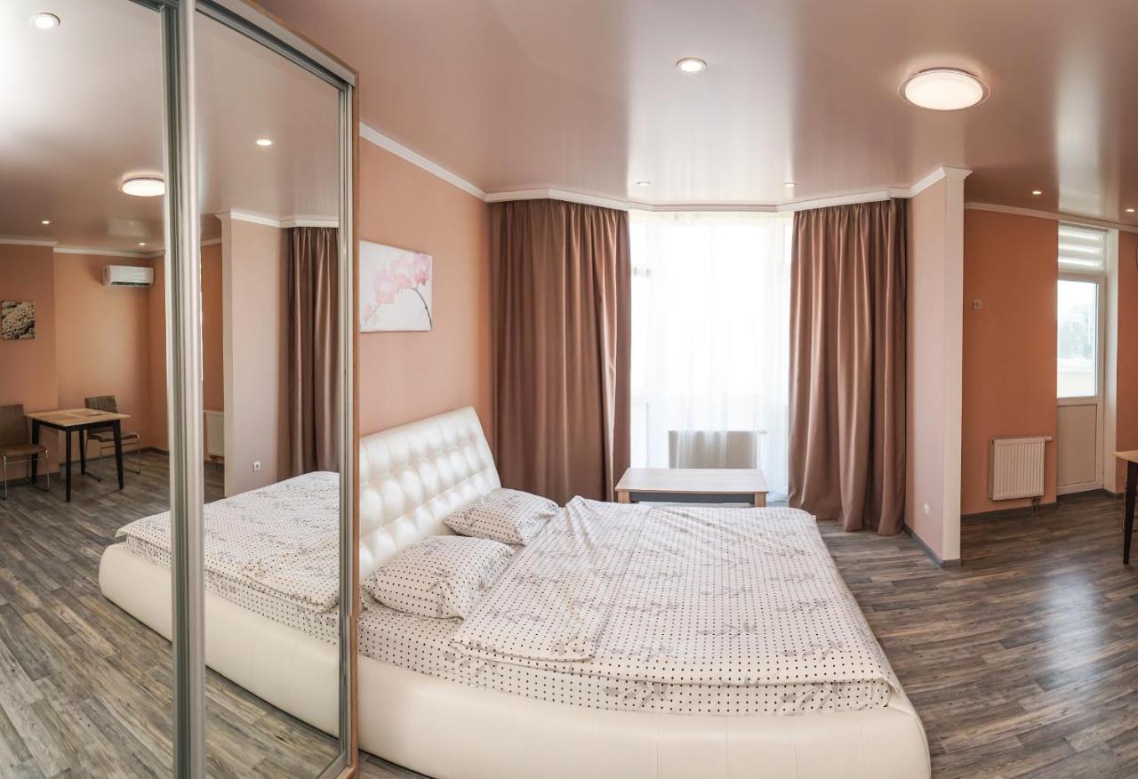 Cozy Apartment In A New Building Close To The Downtown Kyiv Exterior photo